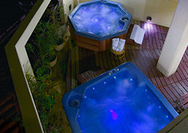 Open-air jacuzzi bath